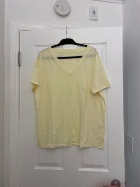 Aerie  V-Neck Short Sleeve T-Shirt - Pale Yellow new without tags